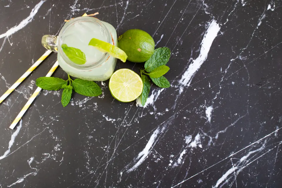 Limonada de hierbabuena en Casa Guayabo, Laureles