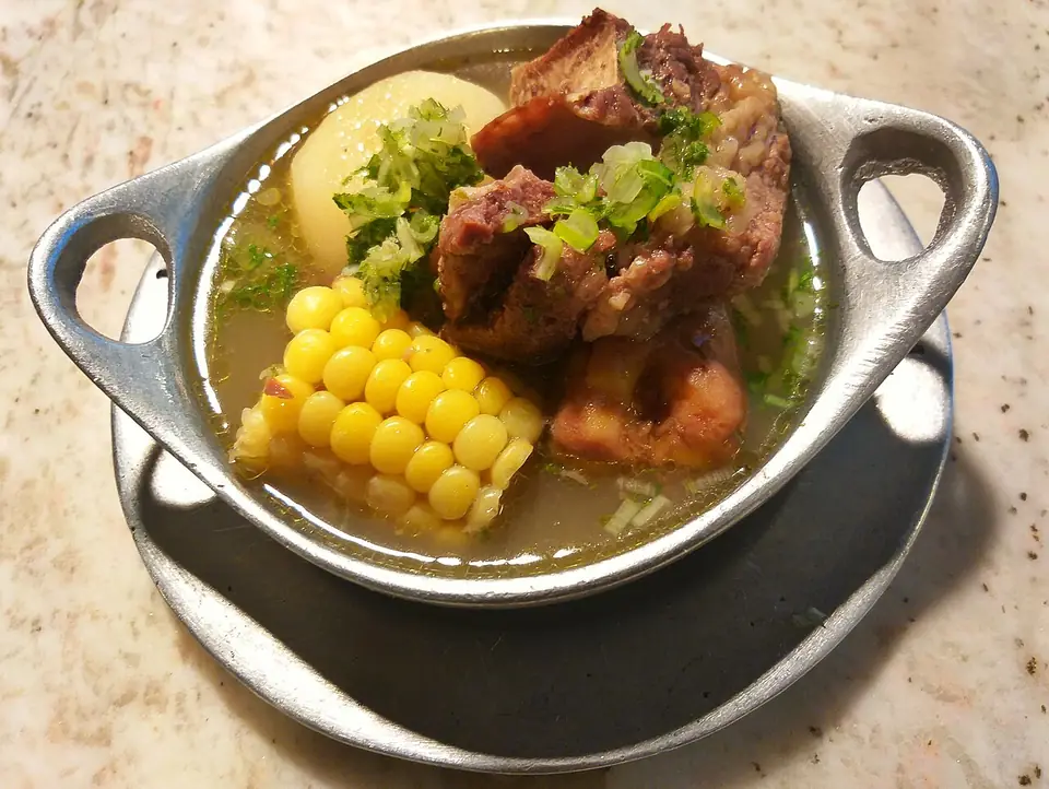 Sancocho trifásico en Casa Guayabo, Laureles